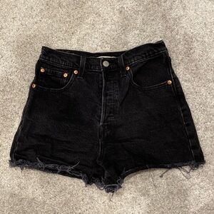 Black size 27 high rise Levis denim shorts